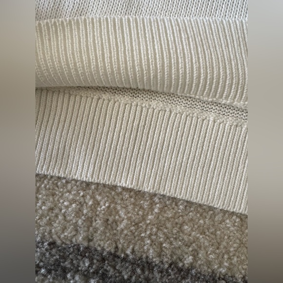 Lilly Pulitzer sweater - Picture 5 of 14